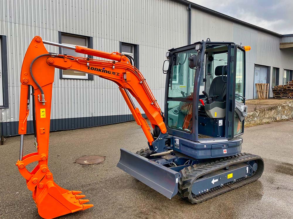 CDM6025 HÜDRAULILINE EKSKAVAATOR 1